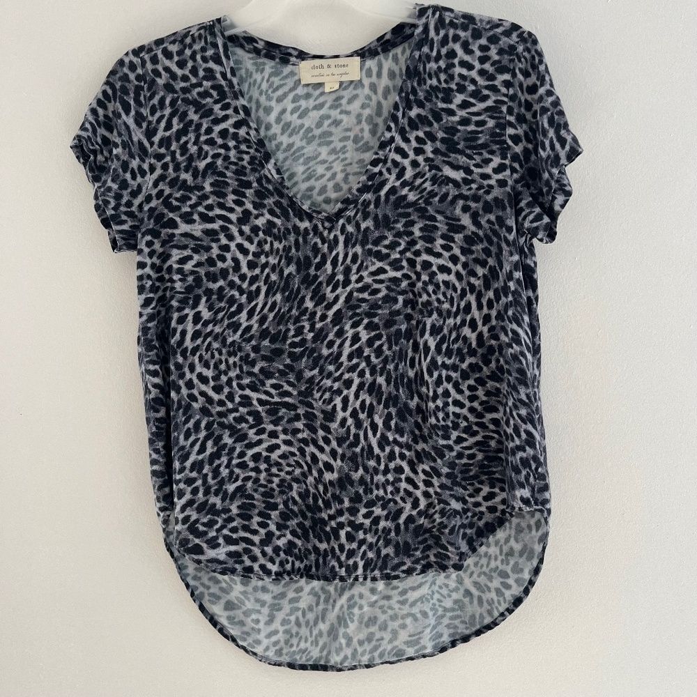 CLOTH & stone woman tunic short sleeve T shirts Medium V neck print